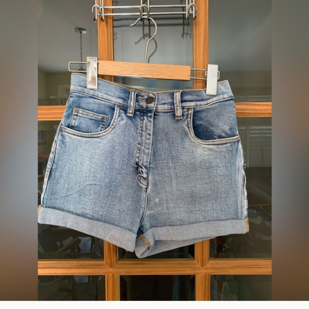 Aritzia Wilfred Free Light Blue Denim Shorts, Size 4